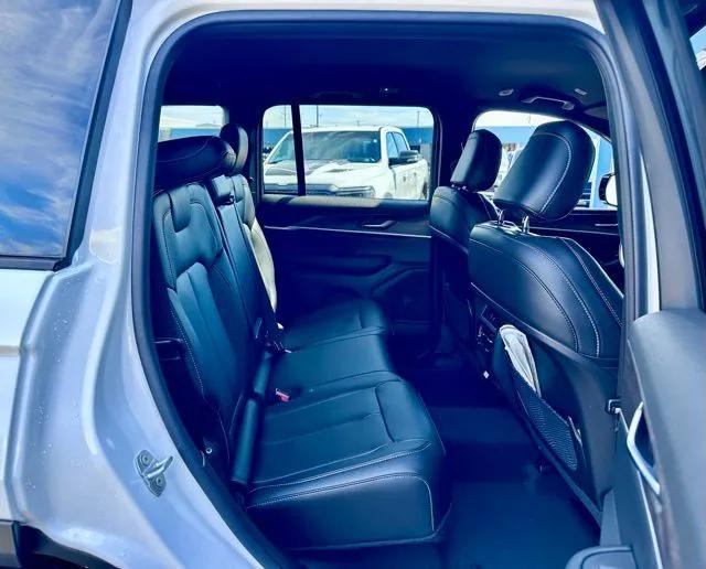 new 2025 Jeep Grand Cherokee car, priced at $42,125