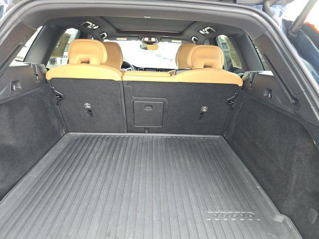 used 2022 Volvo XC60 car, priced at $38,751