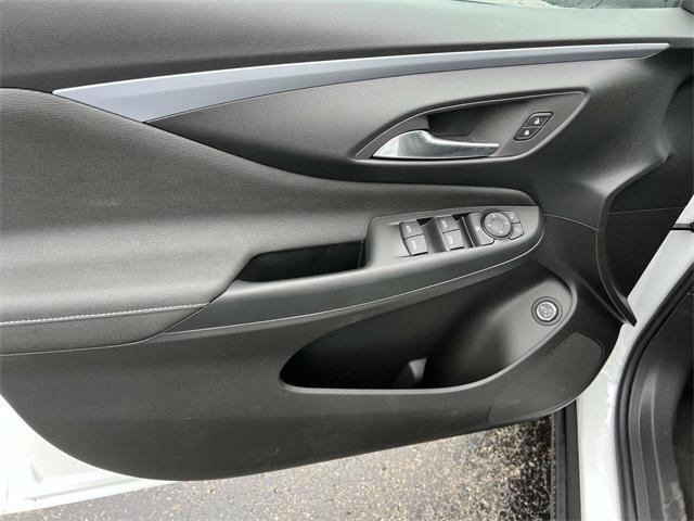 new 2025 Buick Envista car, priced at $25,529