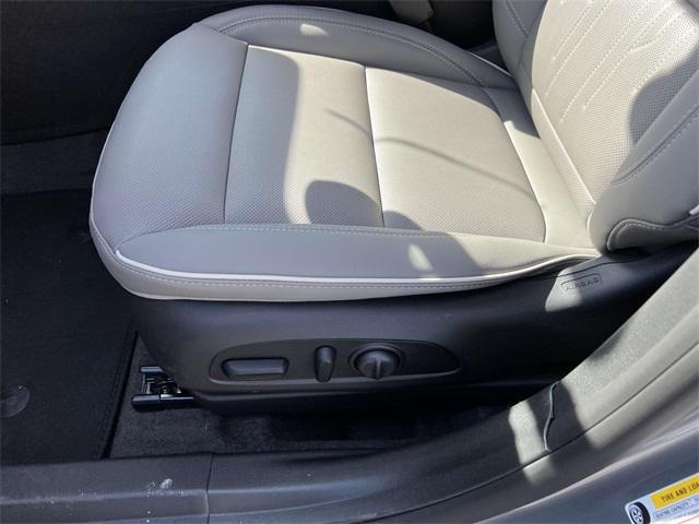 new 2025 Buick Envista car, priced at $31,285
