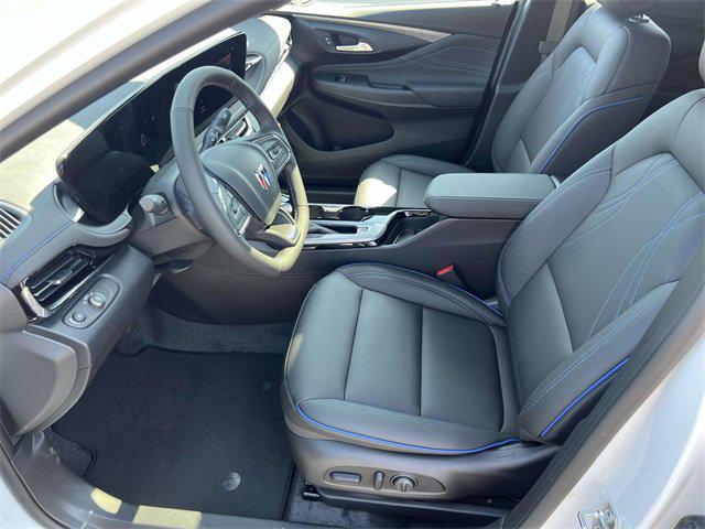 new 2025 Buick Envista car, priced at $27,625
