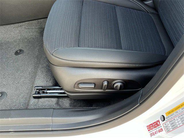 new 2025 Buick Envista car, priced at $25,629