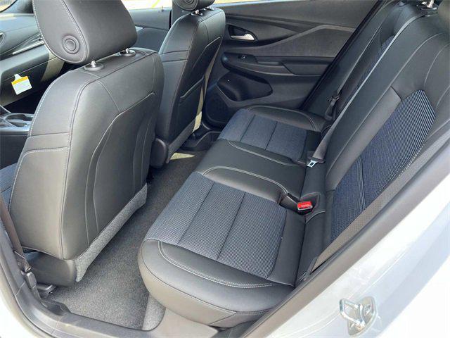 new 2025 Buick Envista car, priced at $25,629