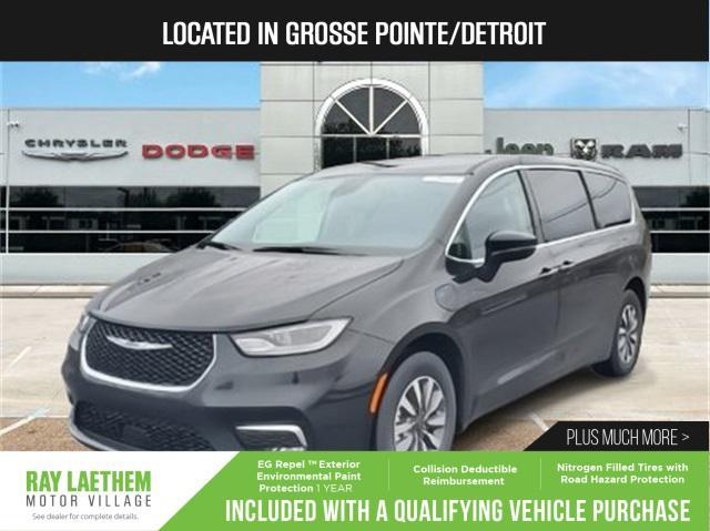 used 2023 Chrysler Pacifica Hybrid car, priced at $28,173