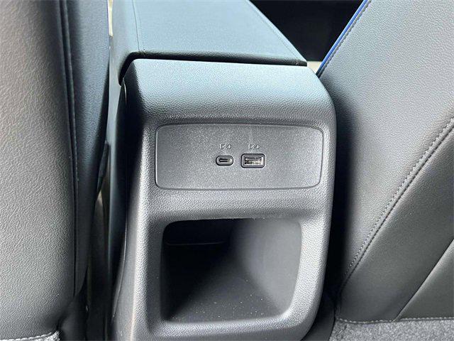 new 2025 Buick Envista car, priced at $27,556