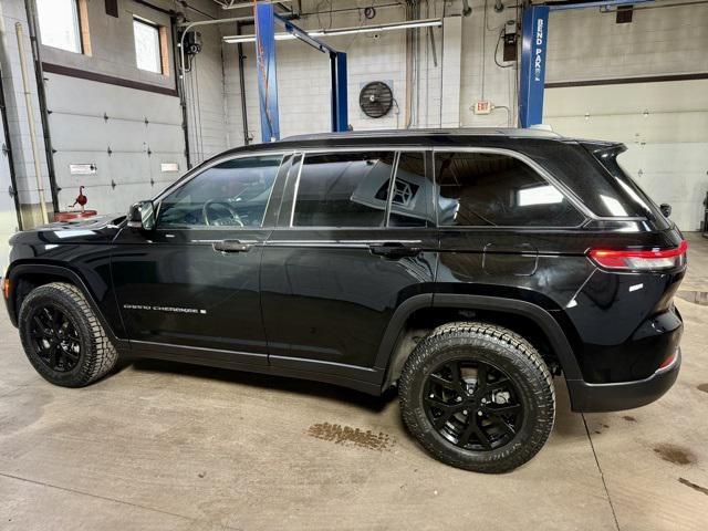 used 2022 Jeep Grand Cherokee car, priced at $32,000