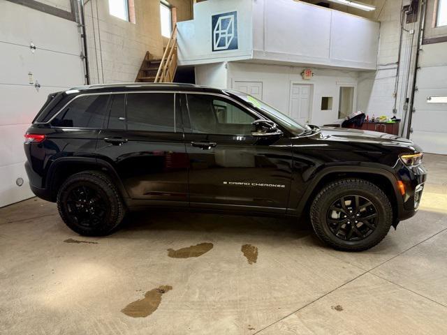 used 2022 Jeep Grand Cherokee car, priced at $32,000