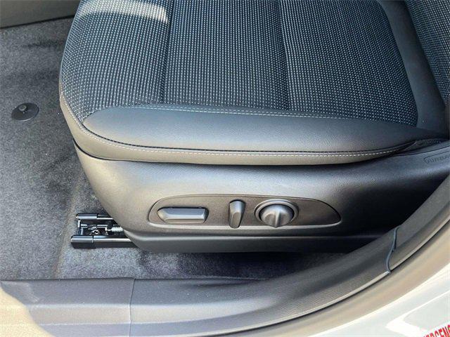 new 2025 Buick Envista car, priced at $25,629