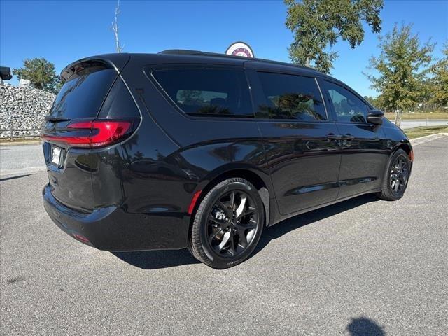 new 2023 Chrysler Pacifica car, priced at $43,912