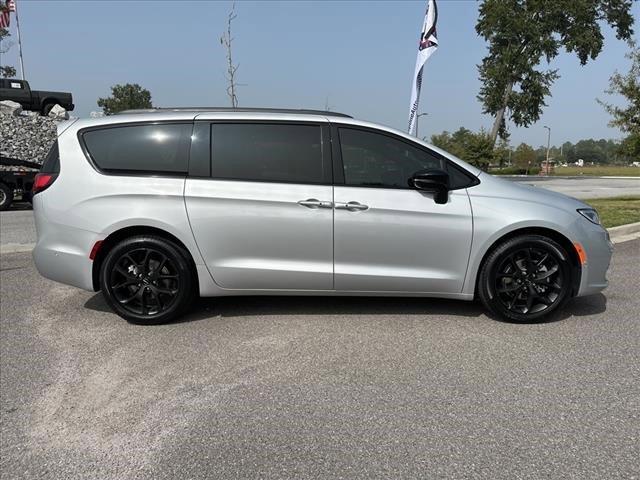 new 2023 Chrysler Pacifica car, priced at $50,173