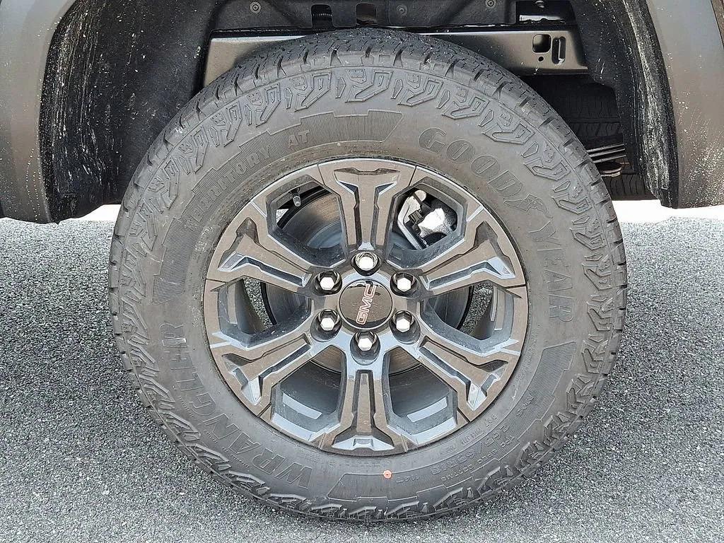 new 2025 GMC Canyon car, priced at $41,175