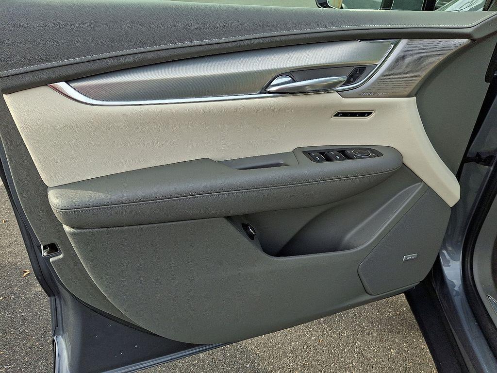 used 2021 Cadillac XT5 car, priced at $33,499