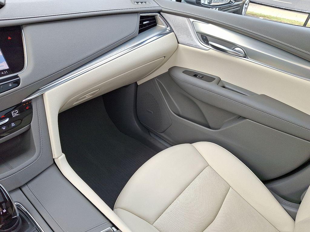 used 2021 Cadillac XT5 car, priced at $33,499