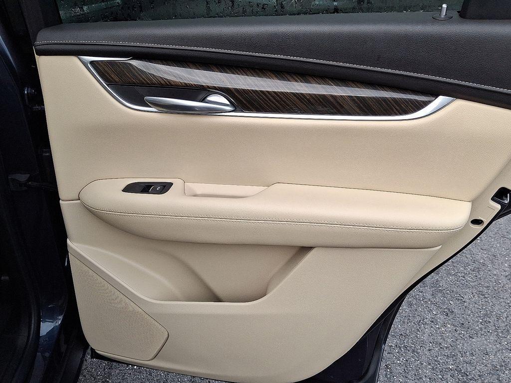 used 2019 Cadillac XT5 car, priced at $20,900