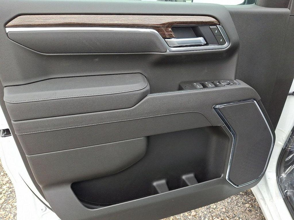 new 2025 GMC Sierra 1500 car, priced at $57,045