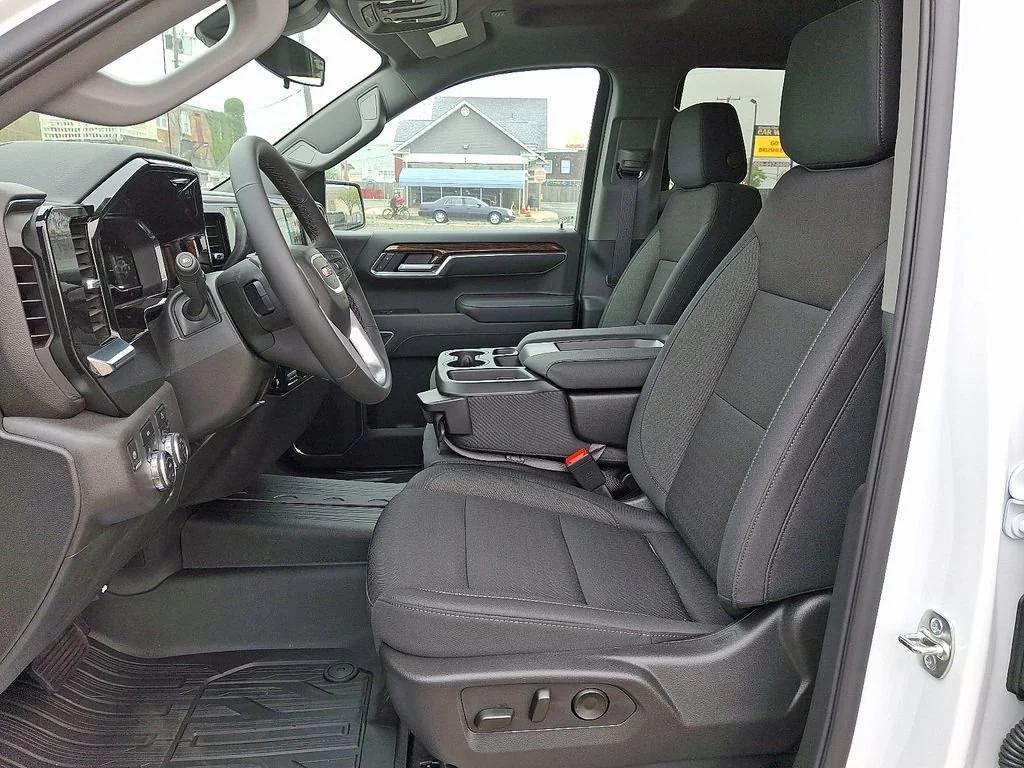 new 2025 GMC Sierra 1500 car, priced at $53,545