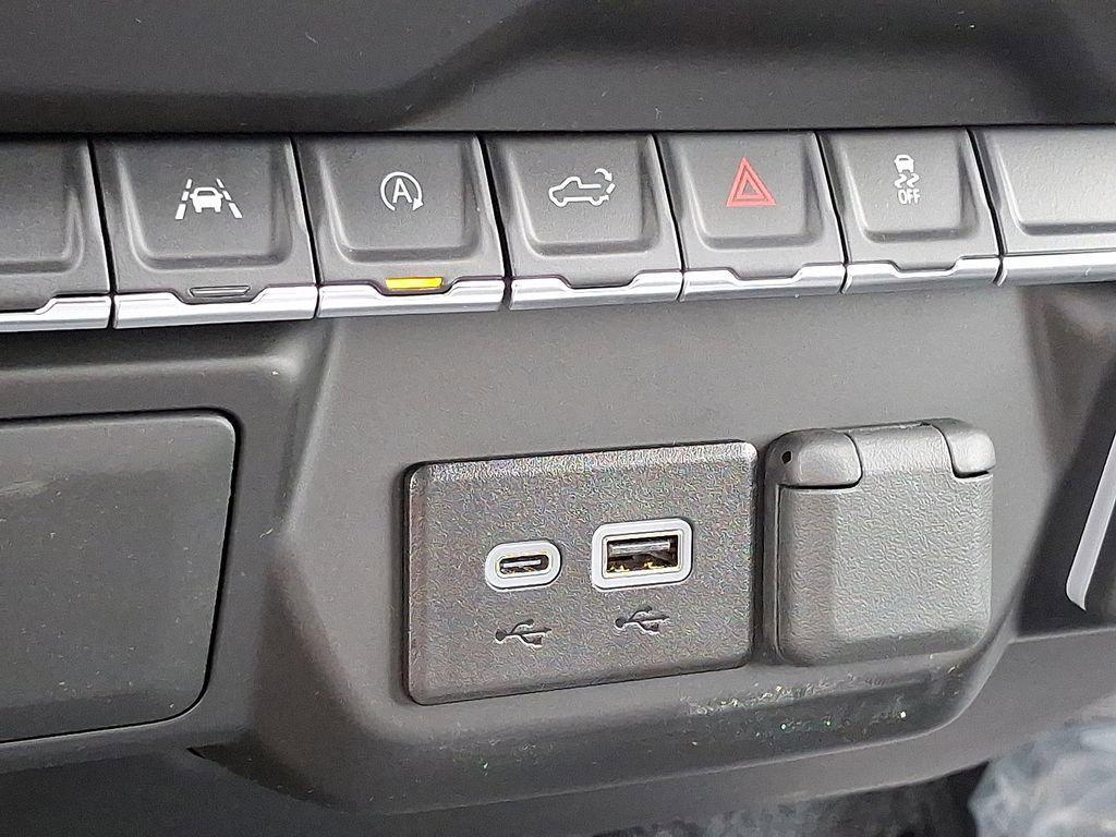 new 2025 GMC Sierra 1500 car, priced at $44,405