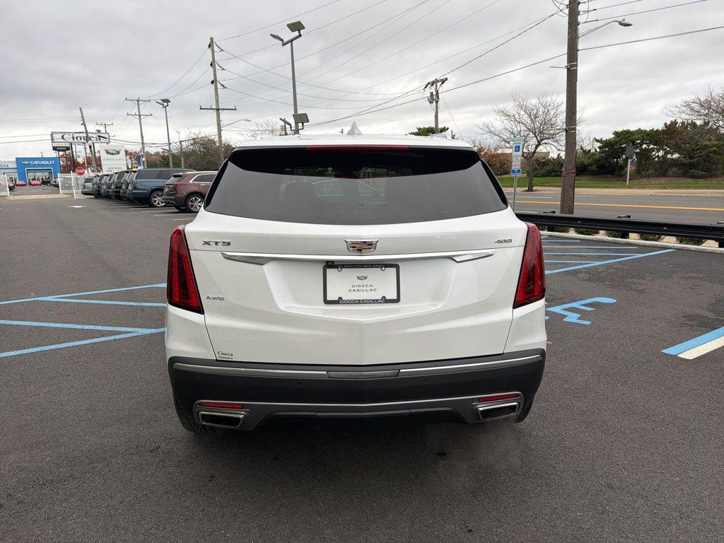 used 2022 Cadillac XT5 car, priced at $32,486
