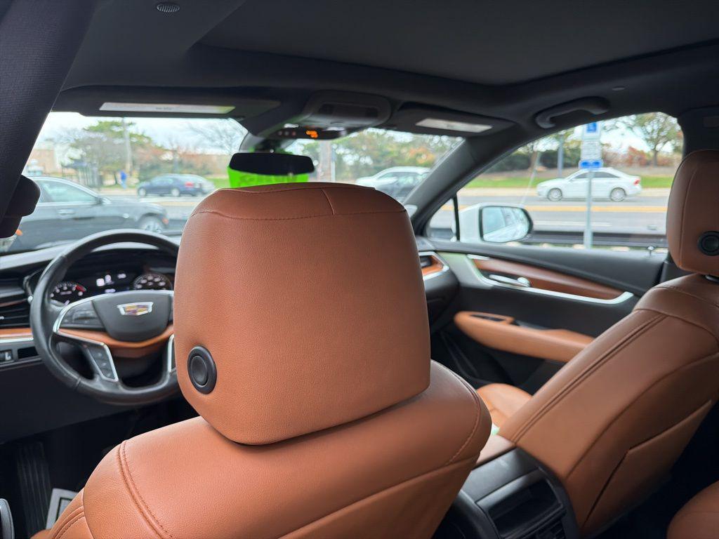 used 2022 Cadillac XT5 car, priced at $32,486