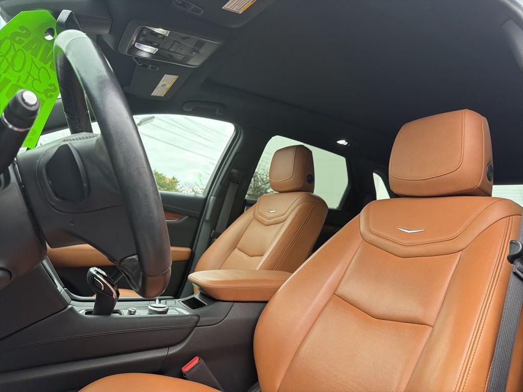 used 2022 Cadillac XT5 car, priced at $32,486