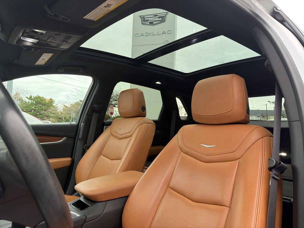 used 2022 Cadillac XT5 car, priced at $32,486