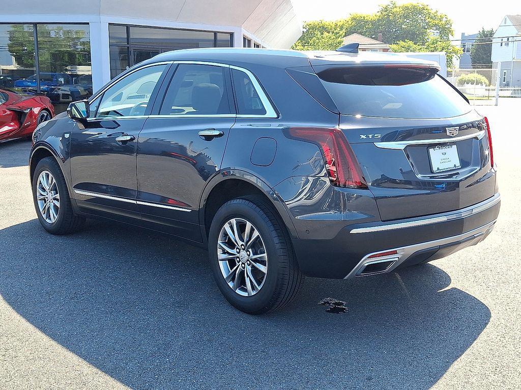 used 2022 Cadillac XT5 car, priced at $28,995