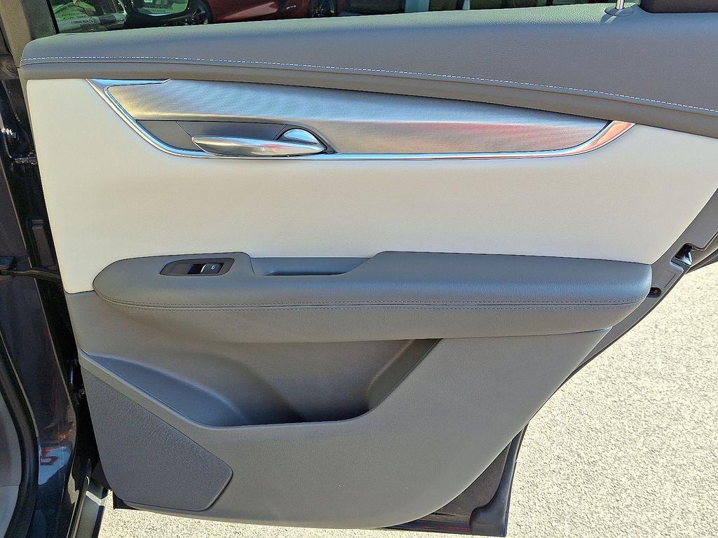 used 2022 Cadillac XT5 car, priced at $28,995