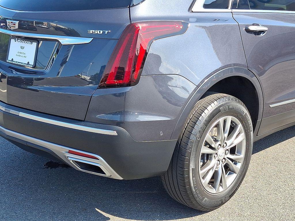 used 2022 Cadillac XT5 car, priced at $28,995