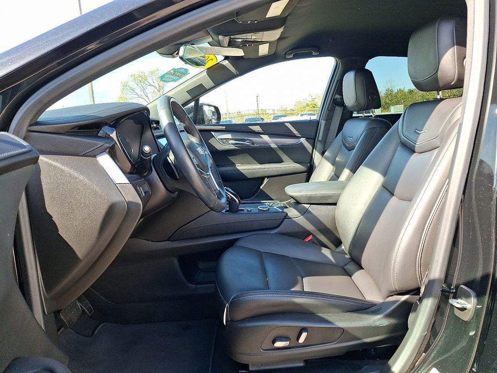 used 2023 Cadillac XT5 car, priced at $26,623