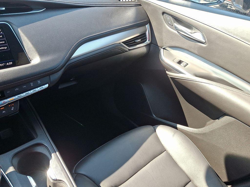 used 2022 Cadillac XT4 car, priced at $24,999
