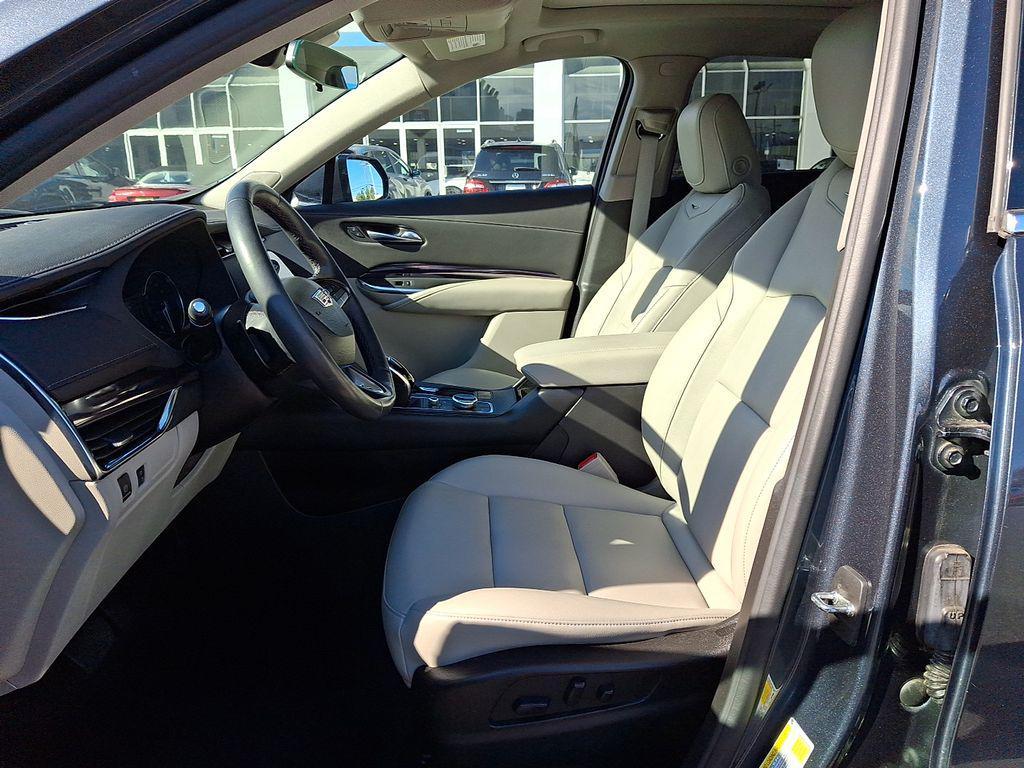 used 2021 Cadillac XT4 car, priced at $25,499