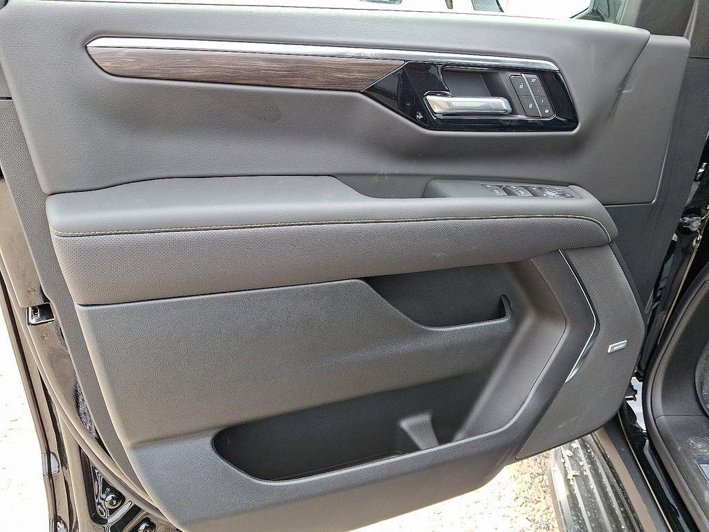 new 2025 Chevrolet Suburban car, priced at $81,320