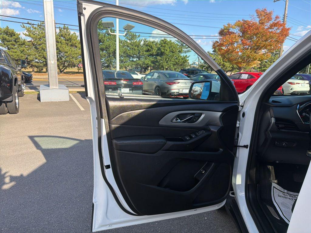 used 2023 Chevrolet Traverse car, priced at $34,869