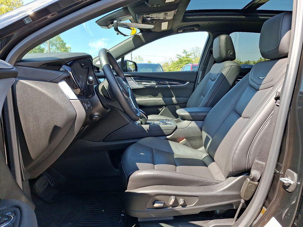 used 2024 Cadillac XT5 car, priced at $42,995