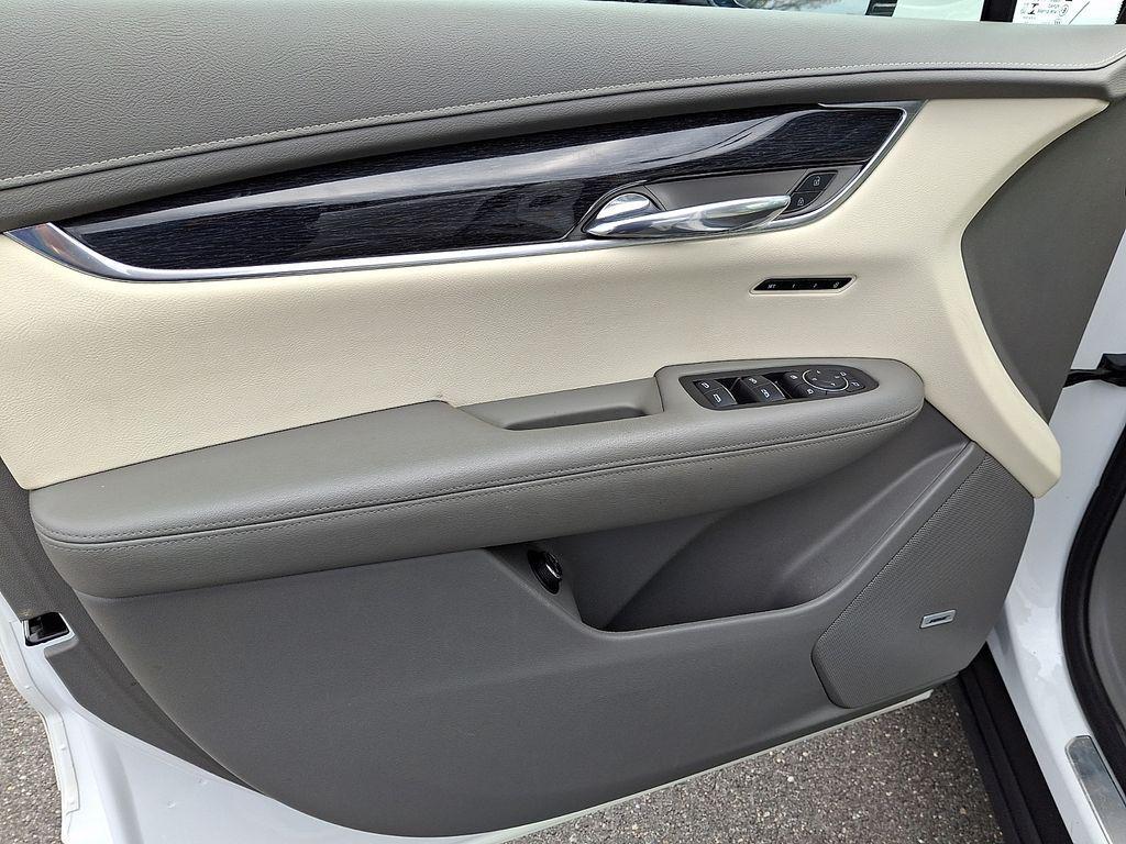 used 2022 Cadillac XT6 car, priced at $35,966