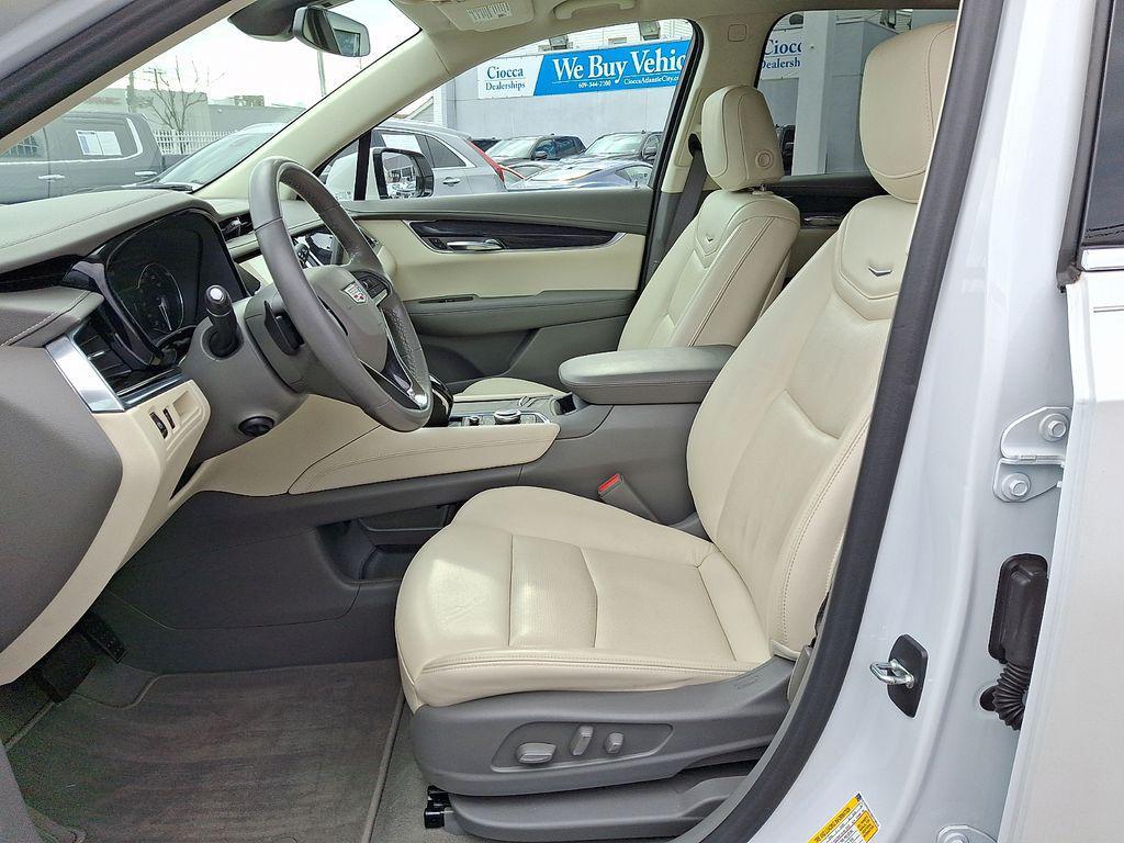 used 2022 Cadillac XT6 car, priced at $35,966