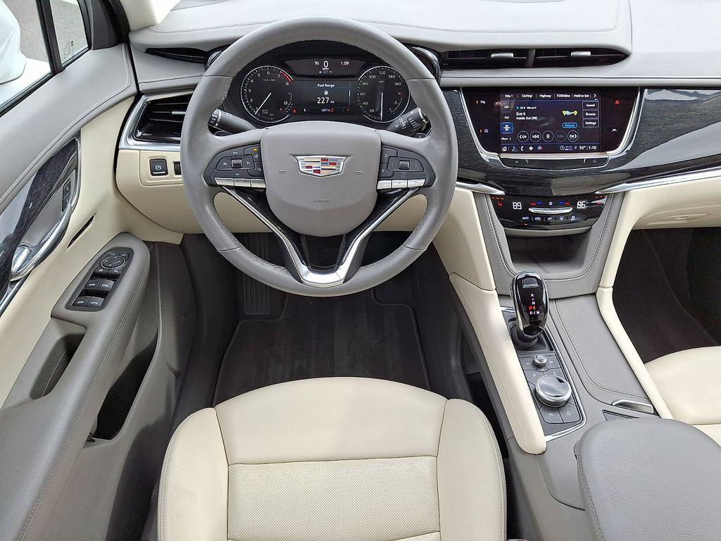 used 2022 Cadillac XT6 car, priced at $35,966