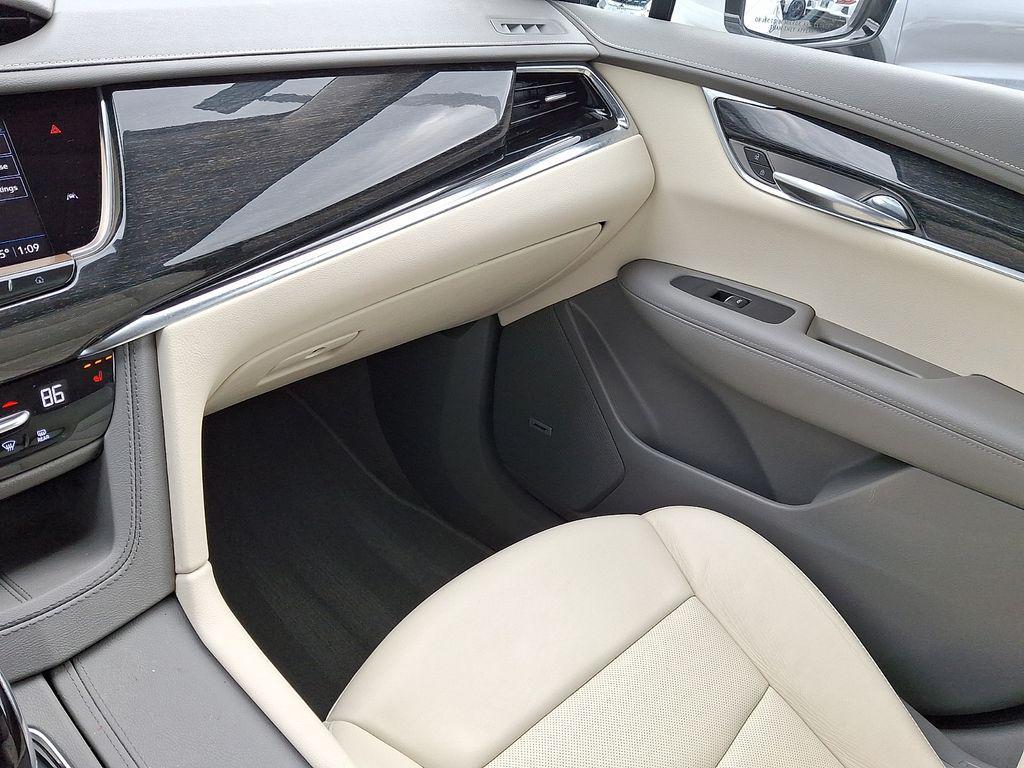 used 2022 Cadillac XT6 car, priced at $35,966