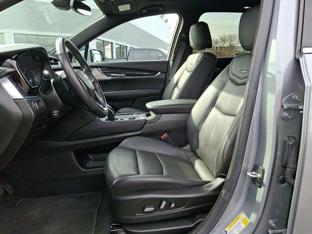 used 2023 Cadillac XT6 car, priced at $40,899