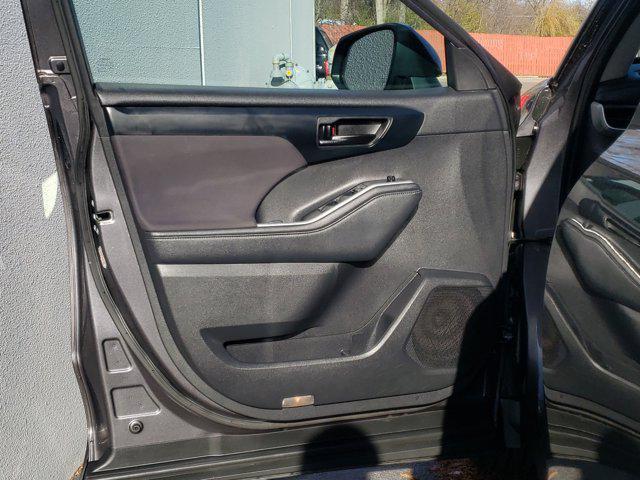 used 2021 Toyota Highlander car, priced at $23,374