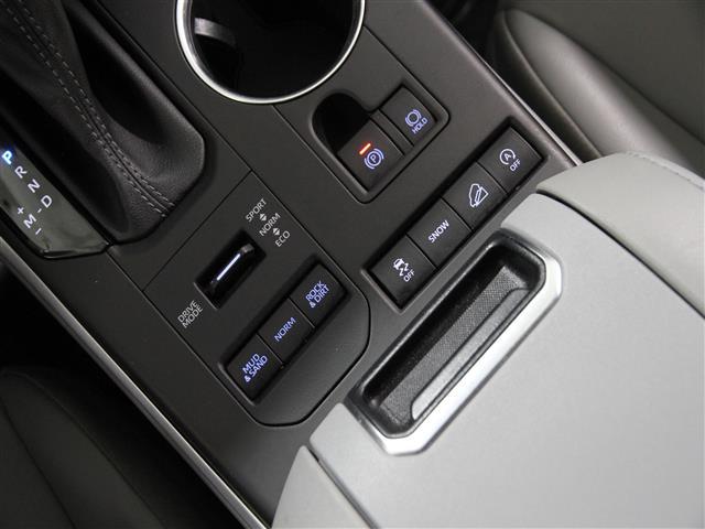 used 2022 Toyota Highlander car, priced at $38,990