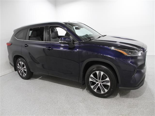 used 2022 Toyota Highlander car, priced at $38,990