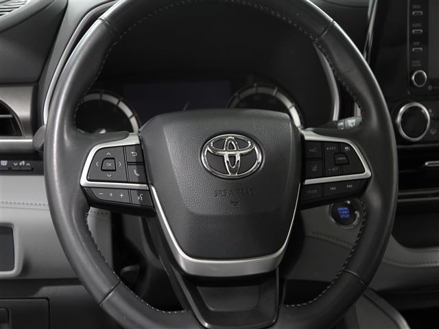 used 2022 Toyota Highlander car, priced at $38,990