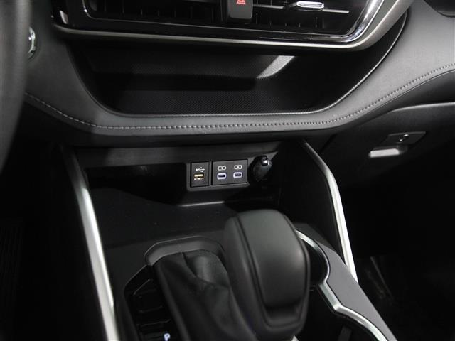 used 2023 Toyota Highlander car, priced at $34,990