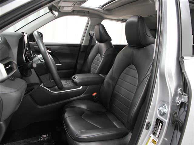 used 2024 Toyota Highlander car, priced at $43,950