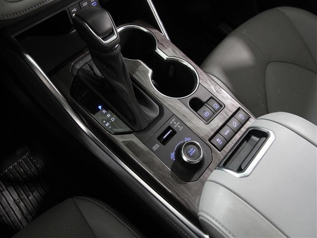 used 2022 Toyota Highlander car, priced at $39,990