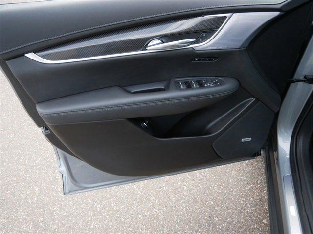 used 2024 Cadillac XT6 car, priced at $50,995