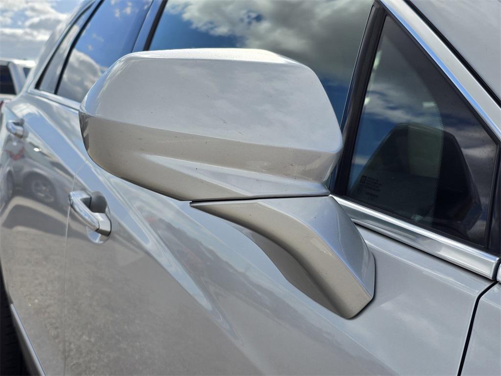 used 2018 Cadillac XT5 car, priced at $16,999