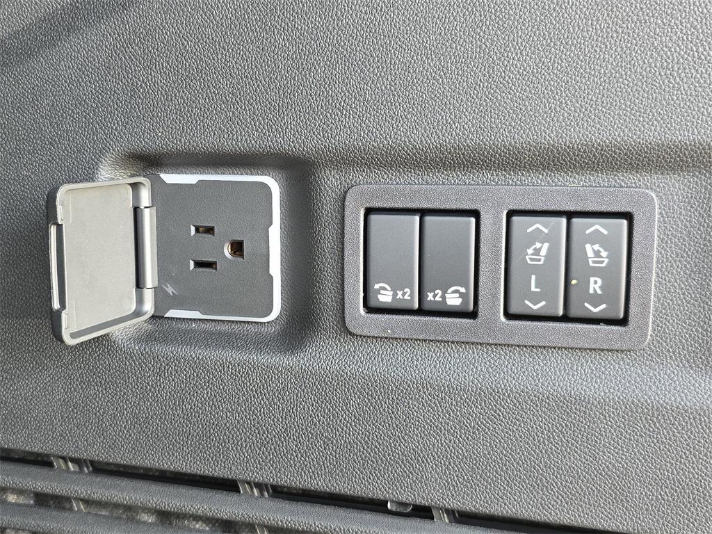 new 2025 Chevrolet Suburban car, priced at $74,985