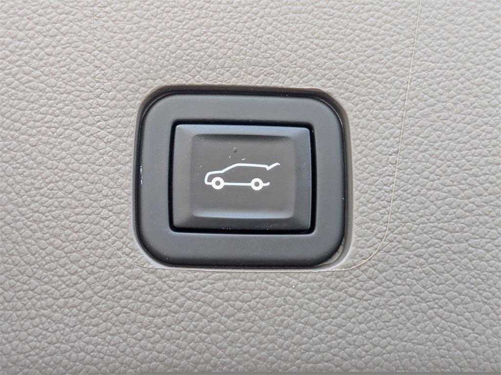 used 2020 Chevrolet Traverse car, priced at $20,999